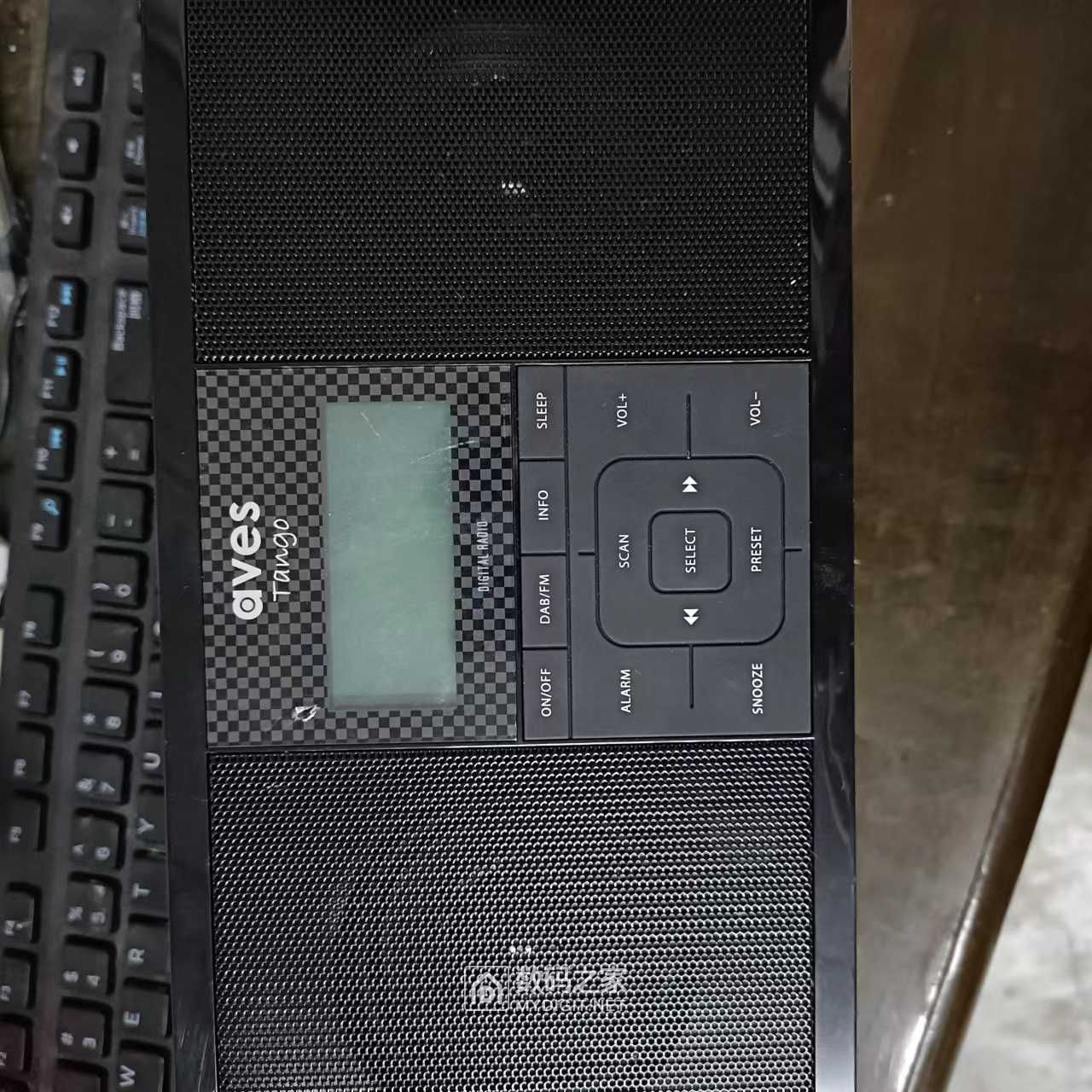 214041vj0qgj7jnh275bkz.jpg